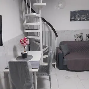 Piccola House , Napoli Italia